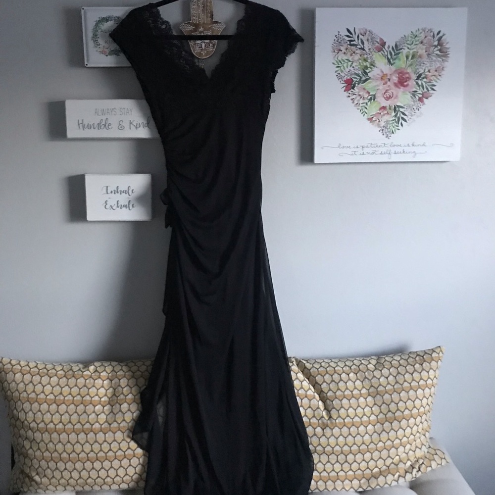 Betsy & Adam black lace formal gown 🖤 4P